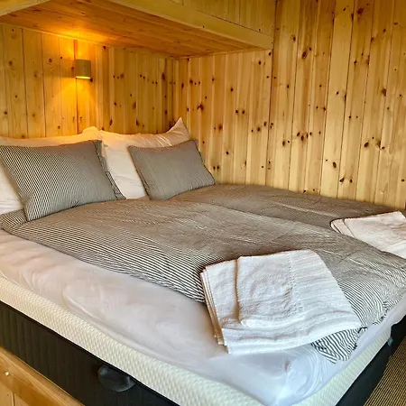 Architect Designed Sleeping Box In Barn Hébergement de vacances Nos